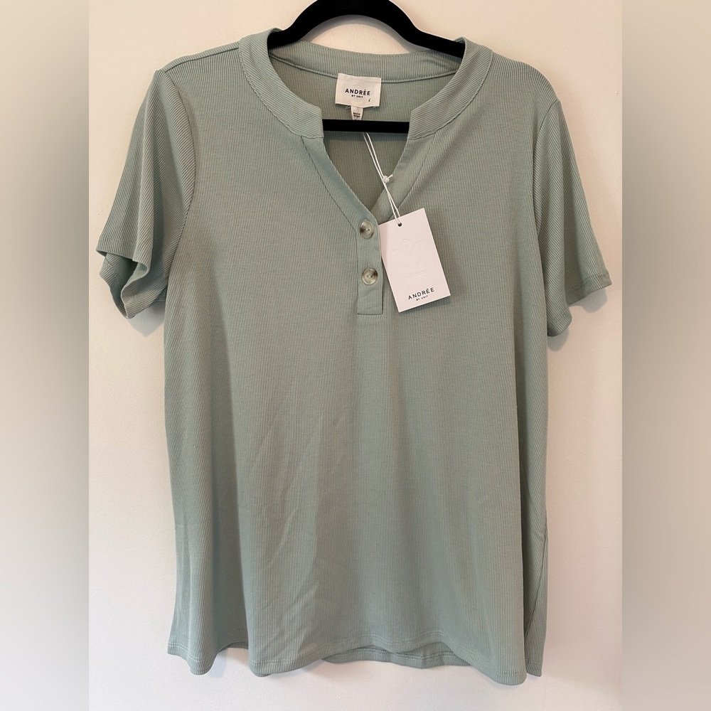NWT ANDREE BY UNIT Short Sleeve Henley Style Top Size S